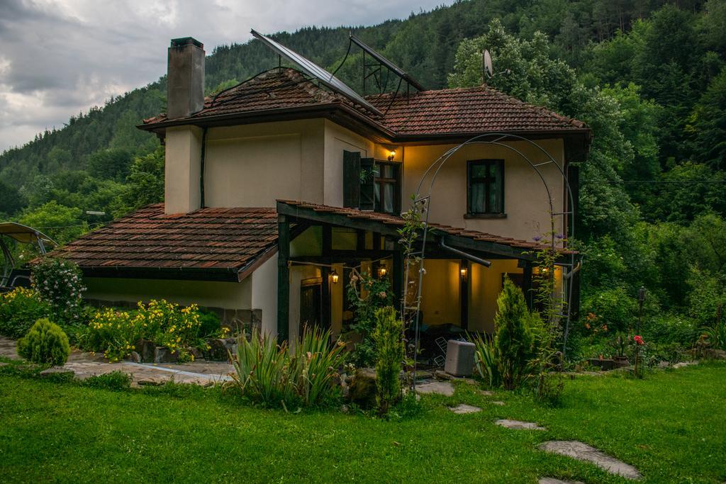 Guest House Verbena Apriltsi  Extérieur photo